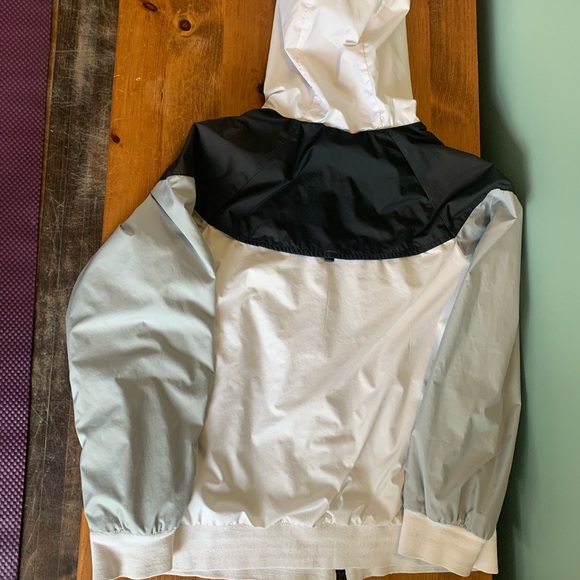 Nike Windbreaker - Picture 2 of 2